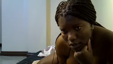 Snapshot of sexy_yello chatting on October 10, 4:06 pm Bantu girl online show from October 10, 4:06 pm