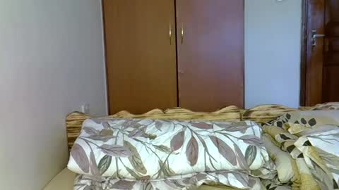 Snapshot of sexy_yello chatting on October 18, 10:27 am Bantu girl online show from October 18, 10:27 am