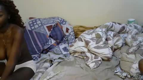 Snapshot of sexy_yello chatting on November 10, 12:48 pm Bantu girl online show from November 10, 12:48 pm