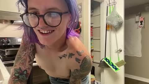 Snapshot of sexyaltftm chatting on June 2, 3:36 pm Ollie online show from June 2, 3:36 pm