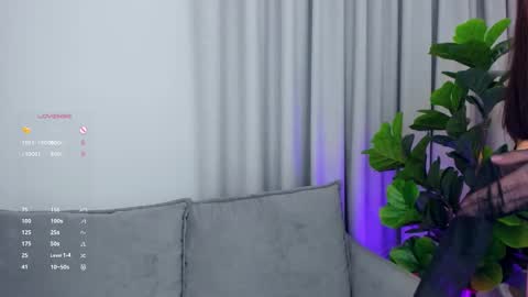 Lou online show from September 25, 8:01 pm