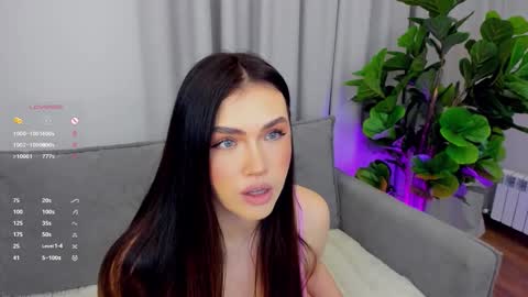 Snapshot of sexyangeloux chatting on March 29, 9:15 pm Lou online show from March 29, 9:15 pm
