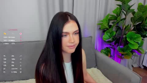 Snapshot of sexyangeloux chatting on April 4, 10:18 pm Lou online show from April 4, 10:18 pm