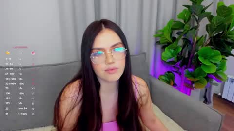 Snapshot of sexyangeloux chatting on April 8, 9:26 pm Lou online show from April 8, 9:26 pm