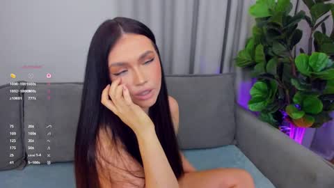 Snapshot of sexyangeloux chatting on May 8, 9:20 pm Lou online show from May 8, 9:20 pm