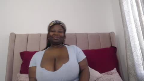Snapshot of sexyangiexx chatting on June 14, 8:49 am Angie online show from June 14, 8:49 am
