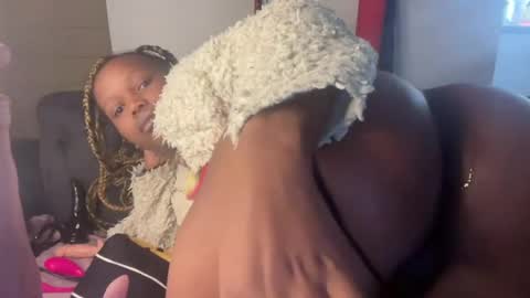 sexyasszeeee online show from July 11, 8:28 am