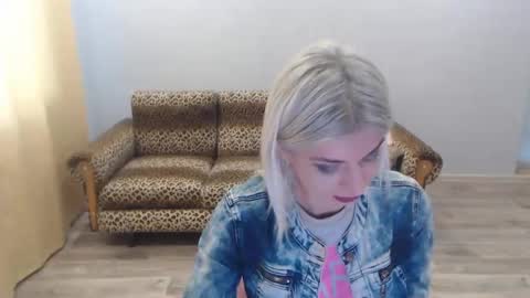 sexybeatriice online show from December 12, 7:19 am