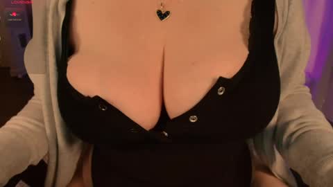 Snapshot of sexybichette chatting on June 5, 1:23 am Bichette online show from June 5, 1:23 am