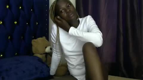 Snapshot of sexybilha483 chatting on November 23, 1:33 pm Sexybilha483 online show from November 23, 1:33 pm