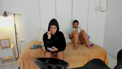 chanell and yina online show from December 11, 4:20 pm