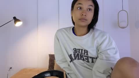 Snapshot of sexychanell_18 chatting on April 15, 1:18 pm chanell and yina online show from April 15, 1:18 pm