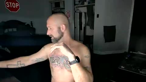 Snapshot of sexydaddy115851 chatting on December 3, 5:59 am Jasyn online show from December 3, 5:59 am