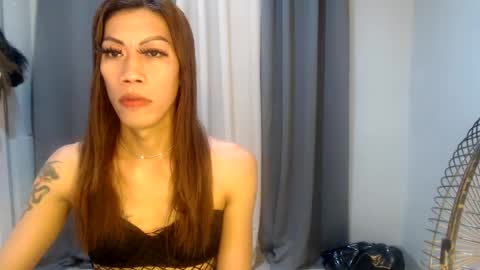Snapshot of sexydevine_34 chatting on December 2, 1:03 am Devine online show from December 2, 1:03 am