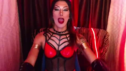 Devine online show from July 24, 8:51 pm