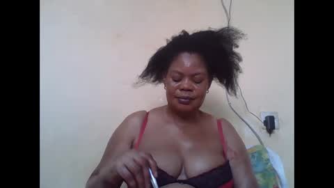 Snapshot of sexydove2 chatting on April 4, 6:22 am EMILY online show from April 4, 6:22 am