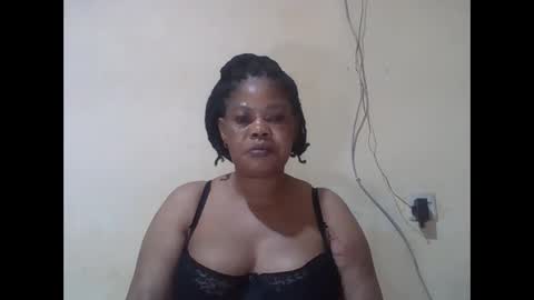 Snapshot of sexydove2 chatting on April 12, 2:05 am EMILY online show from April 12, 2:05 am