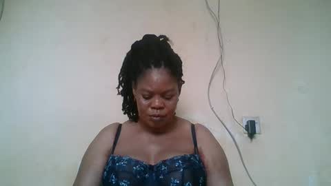Snapshot of sexydove2 chatting on April 25, 7:33 am EMILY online show from April 25, 7:33 am