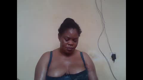 Snapshot of sexydove2 chatting on June 5, 6:52 am EMILY online show from June 5, 6:52 am