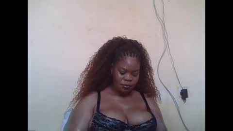 Snapshot of sexydove2 chatting on June 6, 7:46 am EMILY online show from June 6, 7:46 am