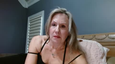 LisaisLuscious online show from December 9, 1:55 pm