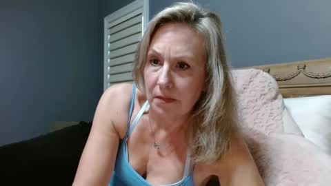 LisaisLuscious online show from December 18, 3:00 pm