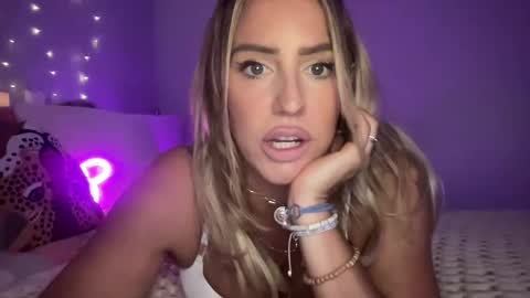 Snapshot of sexygoodvibebabe69 chatting on February 8, 8:31 am Ashley Love online show from February 8, 8:31 am