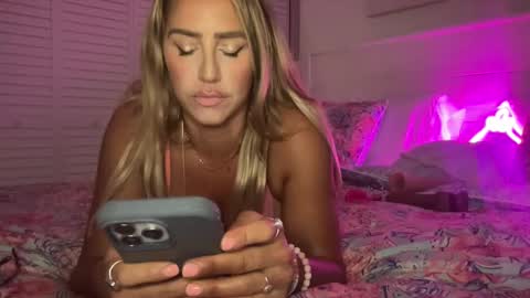 Snapshot of sexygoodvibebabe69 chatting on September 22, 7:21 am Ashley Love online show from September 22, 7:21 am