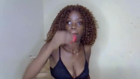 Snapshot of sexyhollymontana1111 chatting on April 13, 6:41 am SexyHollyMontana1111 online show from April 13, 6:41 am