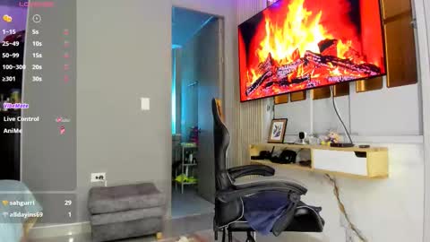 hotebony online show from December 4, 1:53 pm