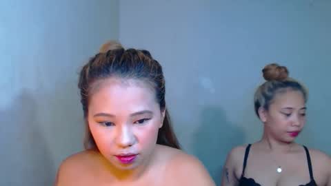 Snapshot of sexyhotbojean chatting on October 17, 6:43 pm jeanken and jelian online show from October 17, 6:43 pm