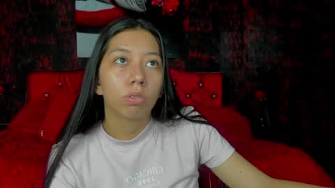 Snapshot of sexylaurita4u chatting on December 5, 11:38 am laura online show from December 5, 11:38 am