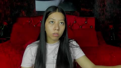 Snapshot of sexylaurita4u chatting on December 9, 11:36 am laura online show from December 9, 11:36 am