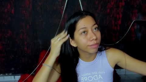 Snapshot of sexylaurita4u chatting on December 28, 11:52 am laura online show from December 28, 11:52 am