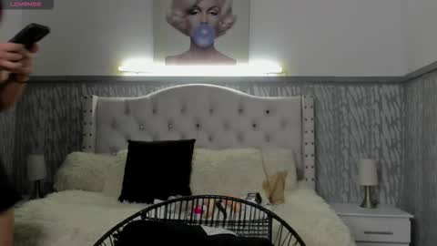 laura online show from March 19, 11:25 am