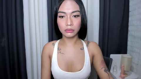 maxine online show from October 25, 8:00 am