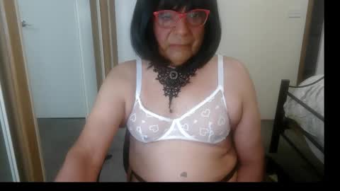 Snapshot of sexylunatrans chatting on November 28, 6:49 am Luna online show from November 28, 6:49 am