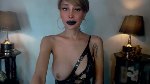 Queen Sofia online show from May 23, 3:01 am
