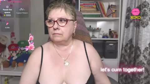 Snapshot of sexylynette4u chatting on August 3, 9:59 am sexylynette4u online show from August 3, 9:59 am