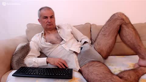 Snapshot of sexymaja77 chatting on April 13, 3:23 am David online show from April 13, 3:23 am