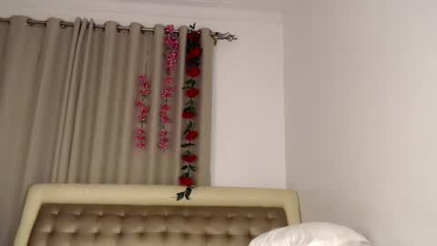 Snapshot of sexymia06 chatting on February 2, 1:02 am Melina online show from February 2, 1:02 am