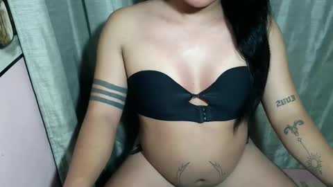 Snapshot of sexymika_xoxo chatting on March 12, 6:19 am Mika online show from March 12, 6:19 am