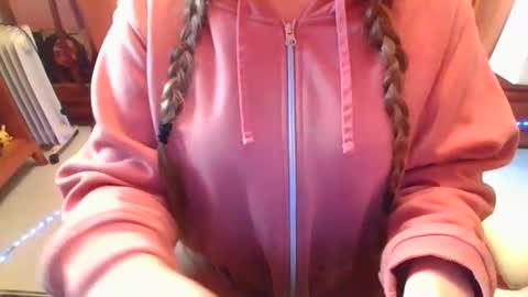 Snapshot of sexymisss24 chatting on April 3, 1:53 pm sexymisss24 online show from April 3, 1:53 pm
