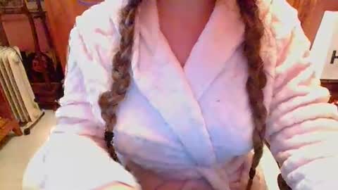 Snapshot of sexymisss24 chatting on April 15, 8:54 am sexymisss24 online show from April 15, 8:54 am