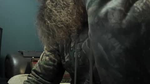 Snapshot of sexymountainman420 chatting on October 29, 5:58 pm Sexymountainman420 online show from October 29, 5:58 pm