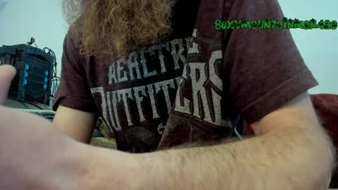 Snapshot of sexymountainman420 chatting on April 13, 10:04 pm Sexymountainman420 online show from April 13, 10:04 pm