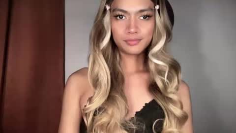 Snapshot of sexynakedweapon chatting on May 27, 10:51 pm LIEZEL online show from May 27, 10:51 pm