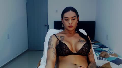 Natalia Duran online show from December 14, 10:50 pm