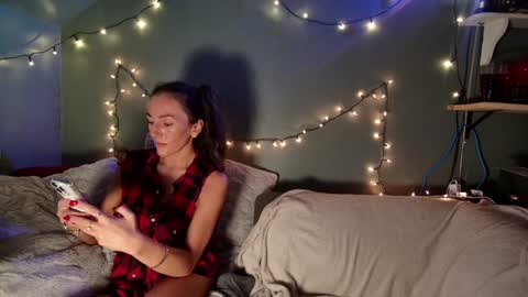 Snapshot of sexynymphocpl chatting on February 2, 12:30 am Royal Duo online show from February 2, 12:30 am