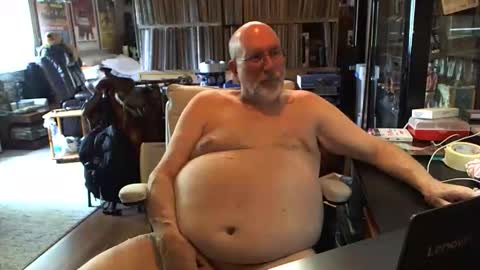 Snapshot of sexyolbear chatting on June 1, 8:16 am Grizz Lee Bear online show from June 1, 8:16 am
